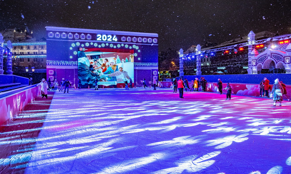 Каток на площади Революции 2023-2024
