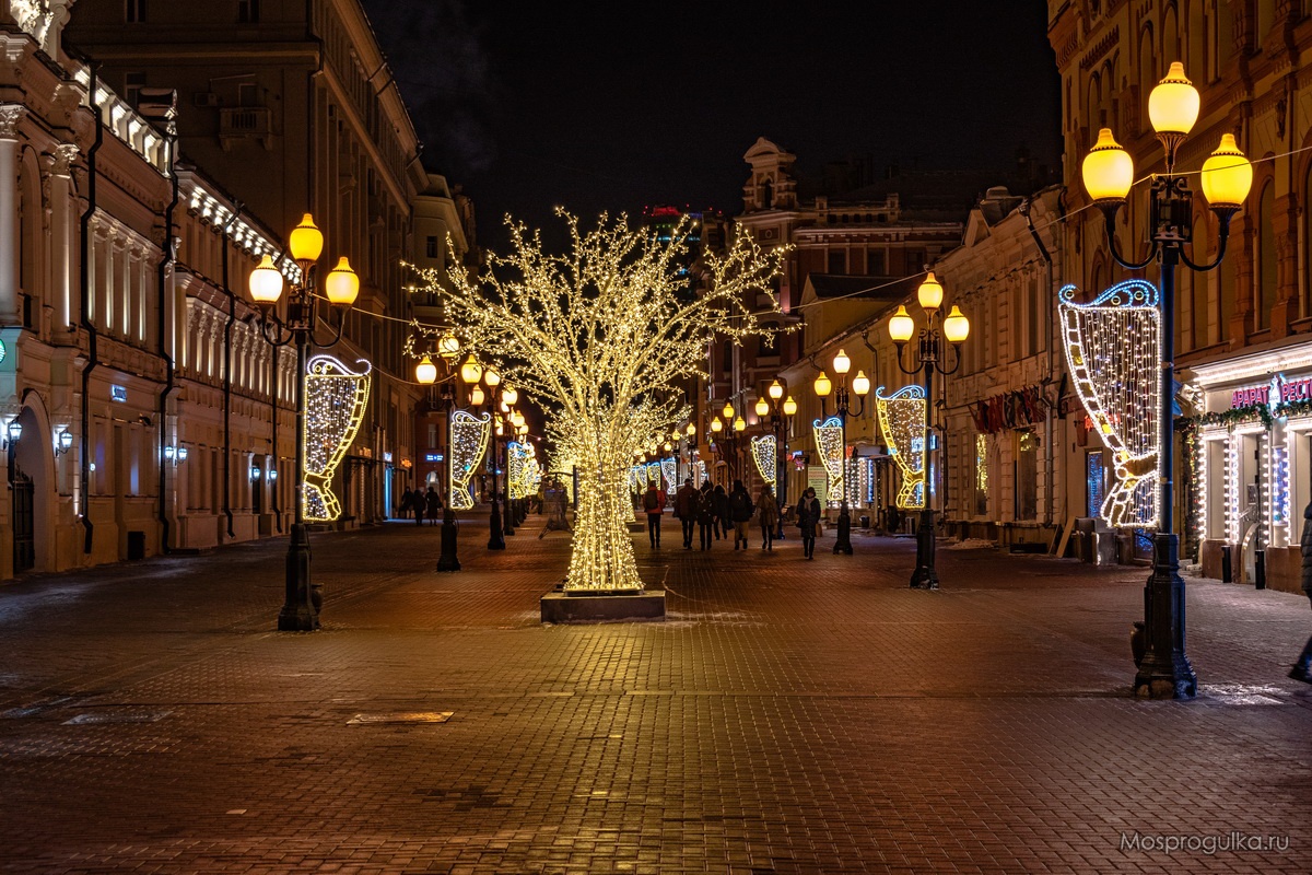 Новогодние украшения на Арбате