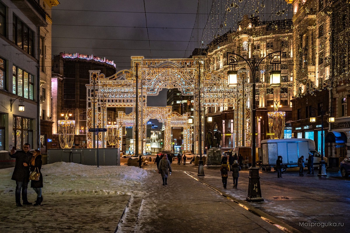 Световая арка в Камергерском переулке