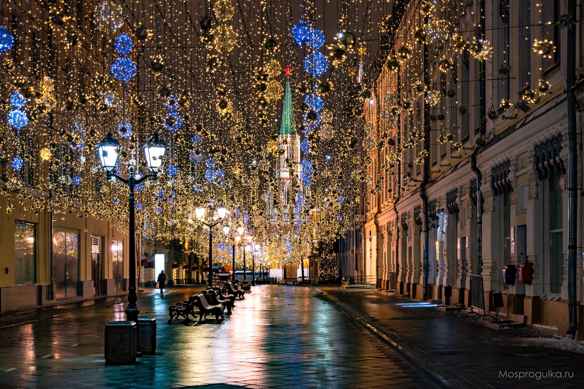 Звёздное небо на Никольской улице в преддверии Нового года