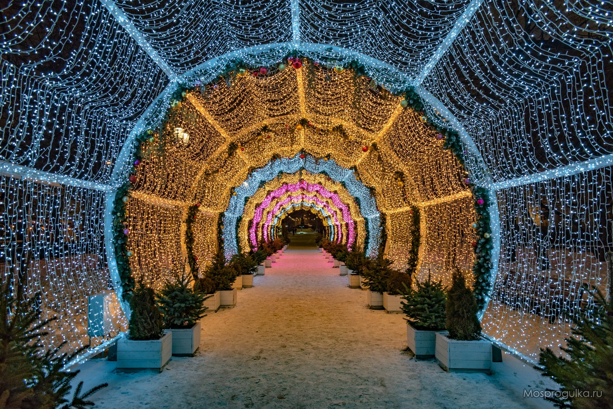 Световой коридор на Гоголевском бульваре