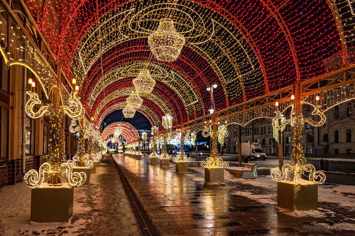 Световой коридор на Новой площади