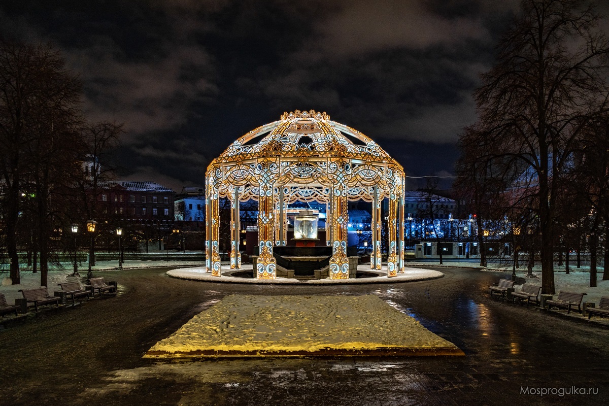 Световая арка на Театральной площади