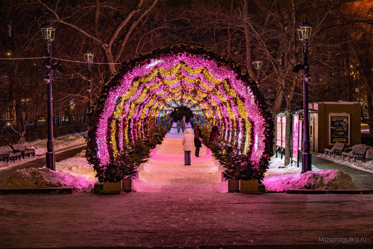 Новый год 2022 - световой тоннель на Тверском бульваре
