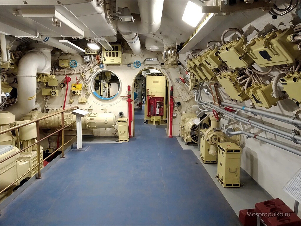 Подводная лодка внутри, Музей истории ВМФ в Северном Тушине