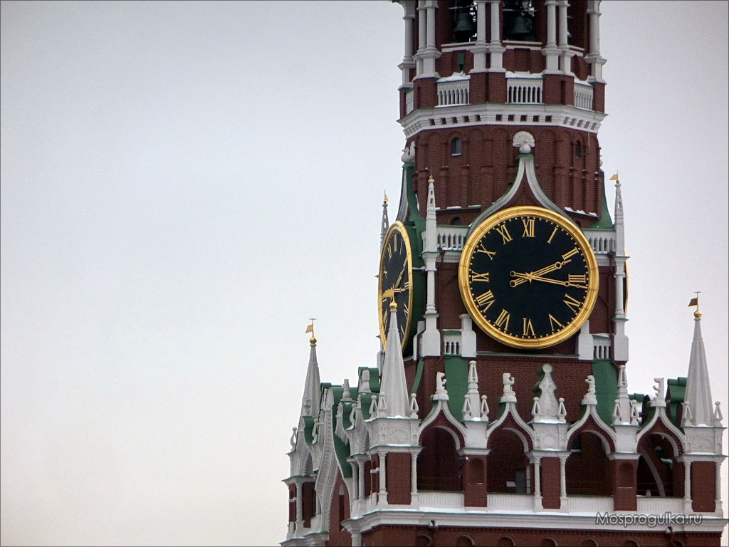 Куранты Спасской башни и резные украшения Куранты Спасской башни и резные украшения